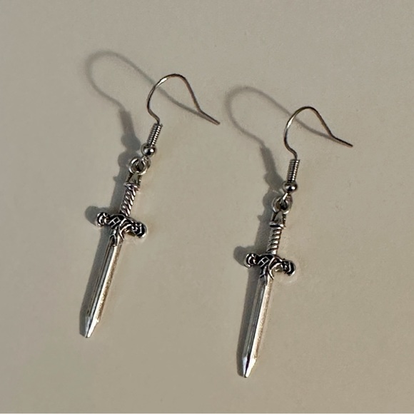 Sword Earrings Dagger Sword Dangle Drop Earrings Silver Tone Brand New - Picture 2 of 4
